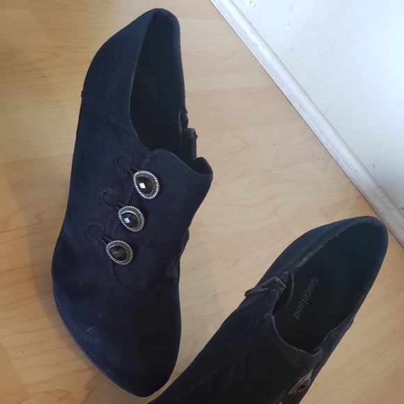 Velvet booties fits small - Picture 4 of 4